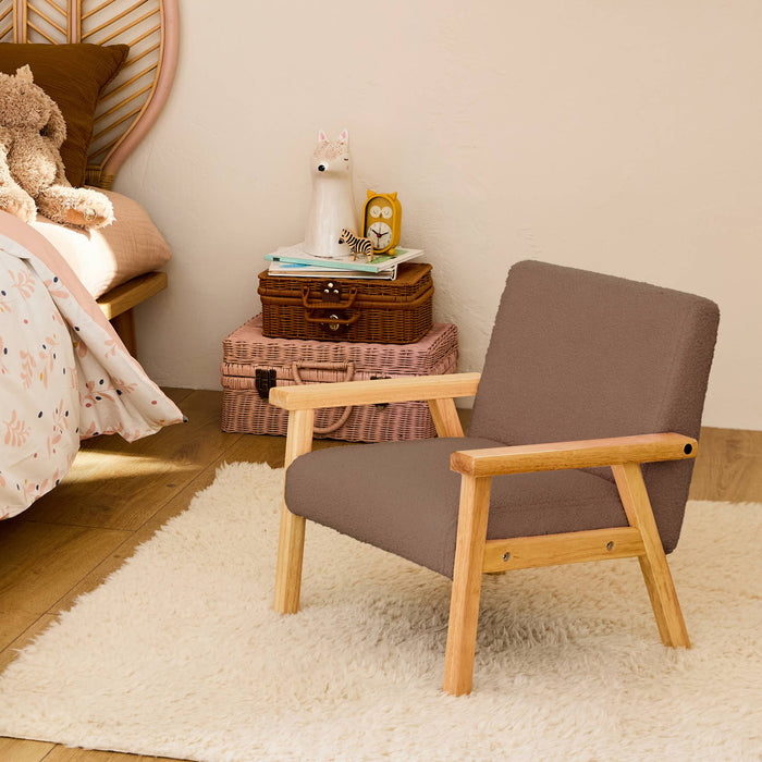 sweeek - Scandinavische kinderfauteuil in heveahout