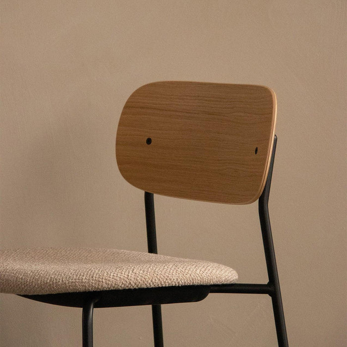 Audo Copenhagen Co Bar barkruk H105 zitting Re-wool 0198 zwart essen