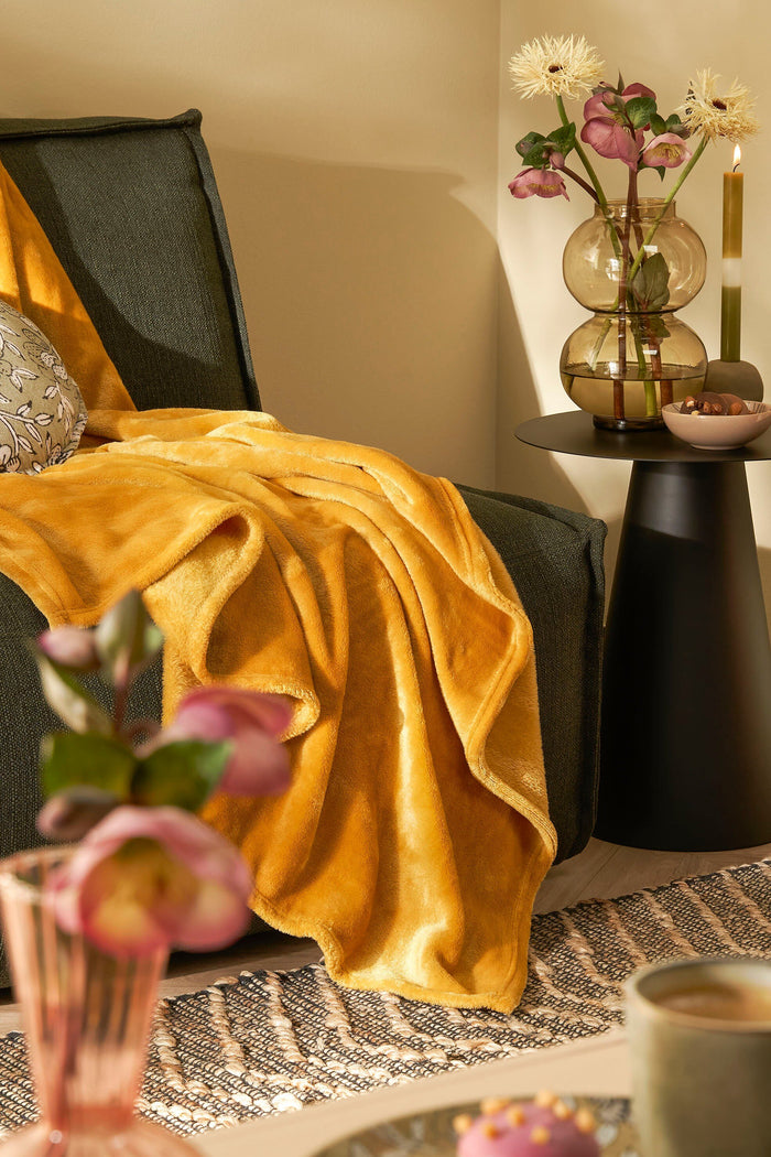 In The Mood Collection Famke Fleece Plaid - 180 x 130 cm - Geel