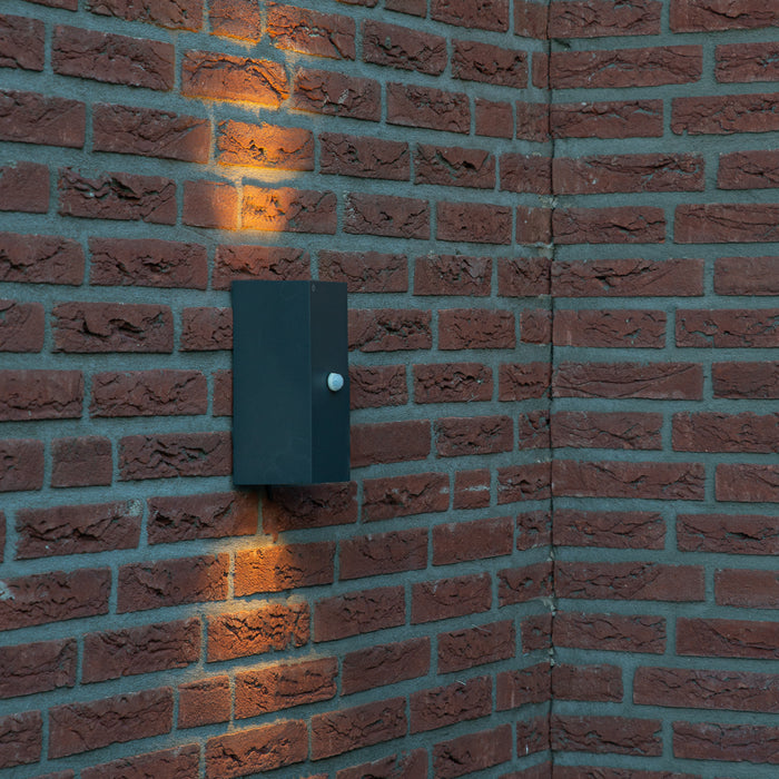 QAZQA Wandlamp donkergrijs 2-lichts IP44 met bewegingssensor - Baleno