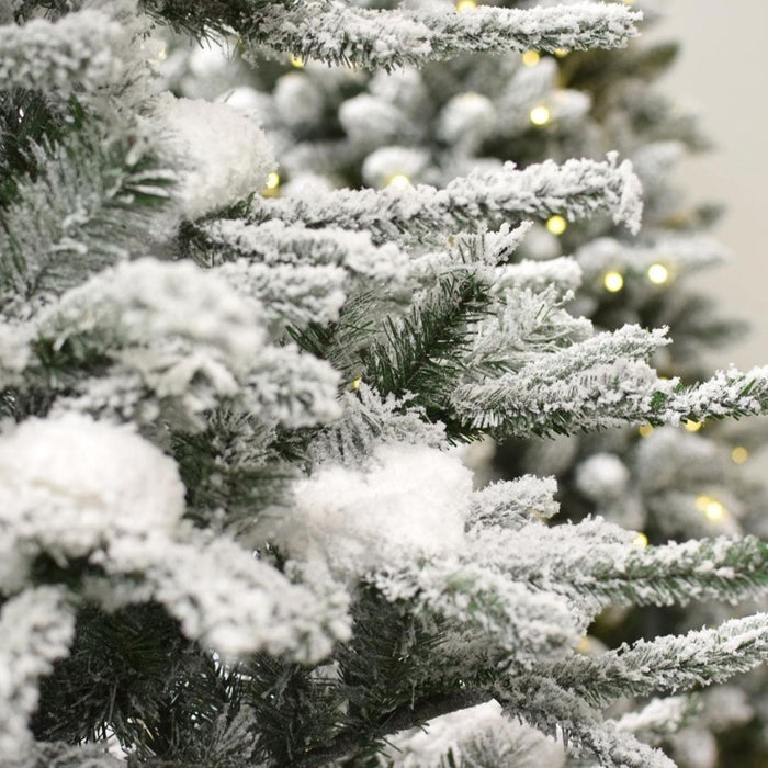 Oslo Snow Pine kunstkerstboom - 150 cm - groen - Ø 88 cm - 1.110 tips