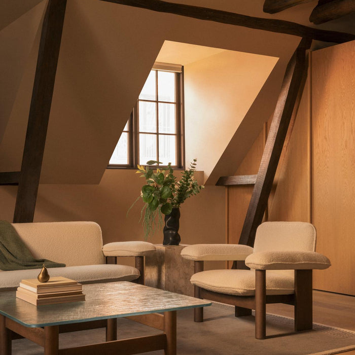 Audo Copenhagen Brasilia 2-zits bank donker eiken Bouclé 02 Beige