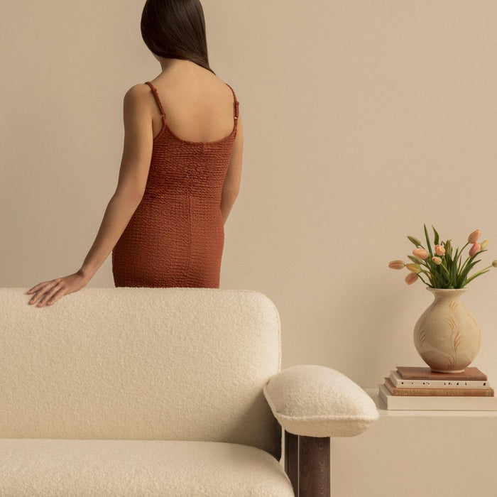 Audo Copenhagen Brasilia 2-zits bank donker eiken Sheepskin Sahara