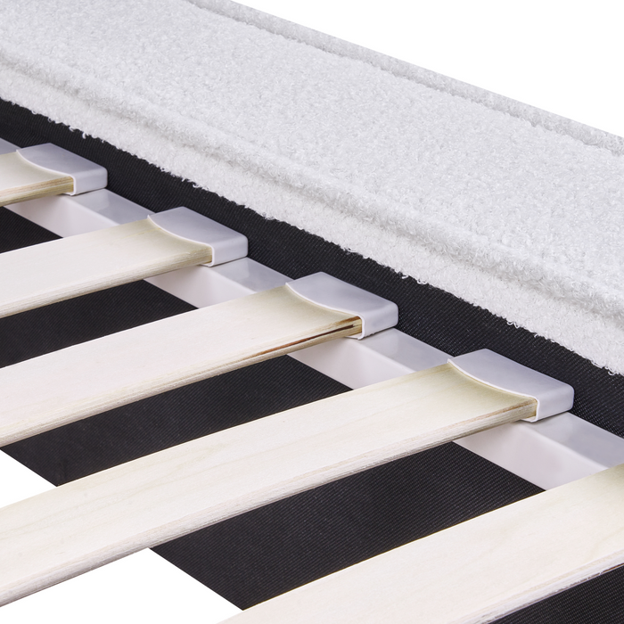 Beliani - LINARDS - Bed - Wit - 180 x 200 cm - Bouclé