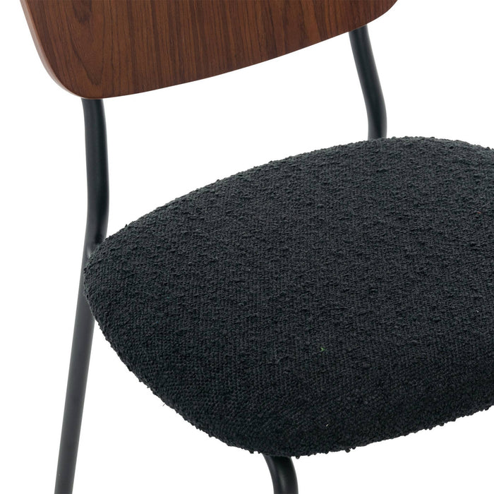 sweeek - Bouclé zitting en houten rugleuning stoelen (set van 2)