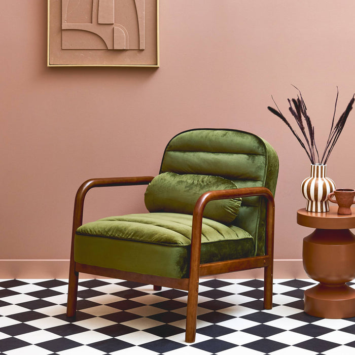 sweeek - Scandinavische fauteuil in met walnoot gebeitst heveahout en