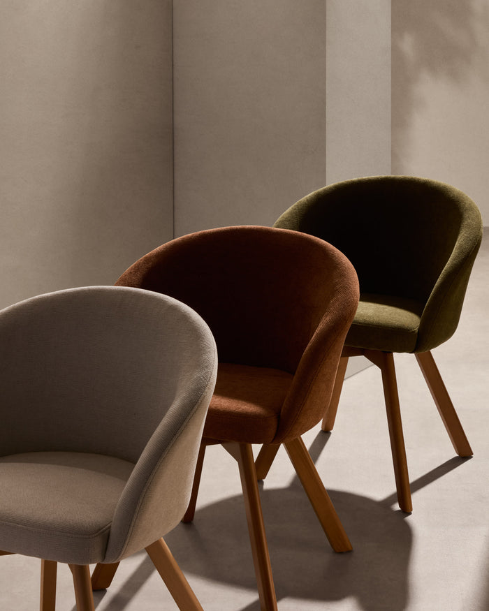 Kave Home - Marvin-draaistoel met groene chenille stof, massief