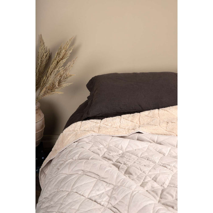 Venture Home Nilla Beddengoed 260x260x1 - Beige