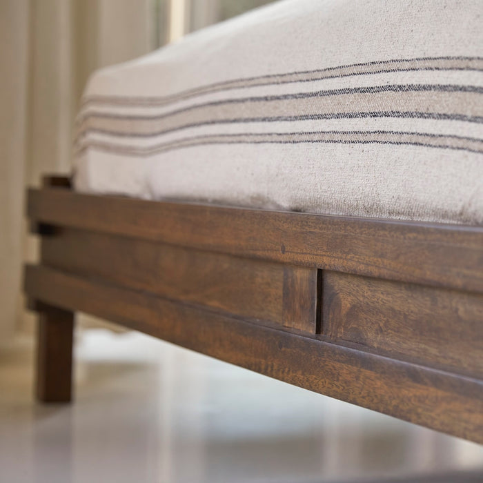 Tikamoon - Arko - Bed van massief mangohout bed 160 x 200 cm