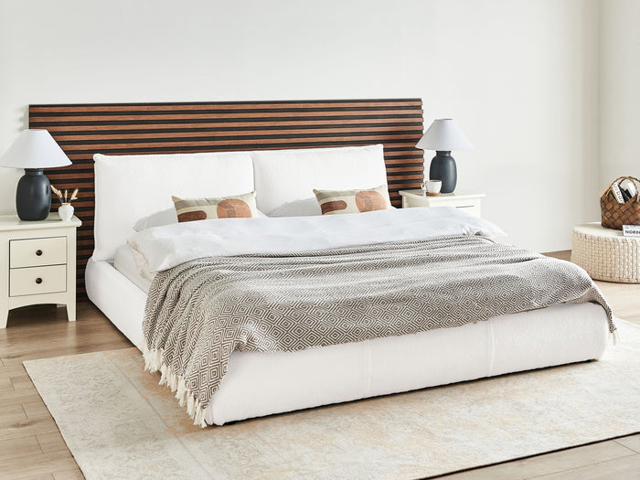 Beliani - VINAY - Tweepersoonsbed - Wit - 180 x 200 cm - Bouclé