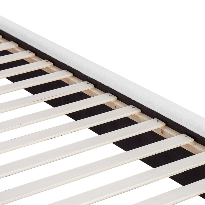 Beliani - VINAY - Tweepersoonsbed - Wit - 180 x 200 cm - Bouclé