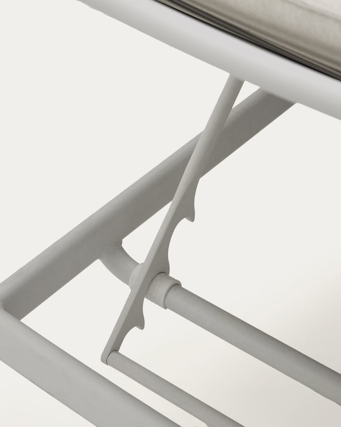 Kave Home - Ligstoel voor buiten Marcona van aluminium met een wit