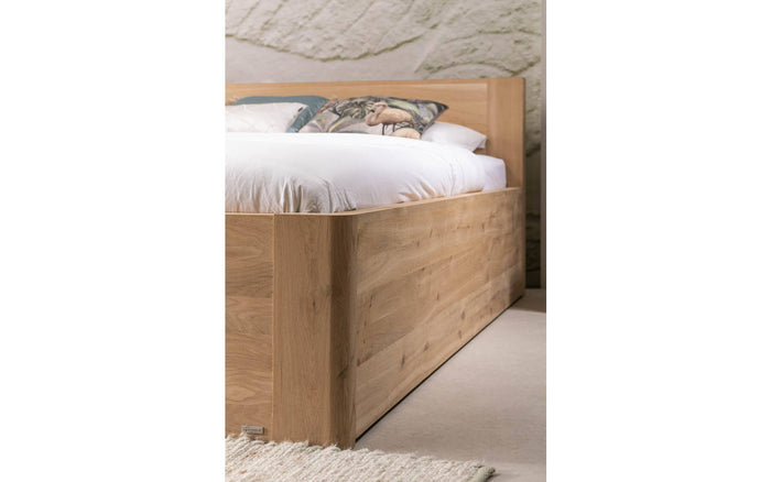 Goossens Bedframe Bibi - 160 x 210 - Eiken naturel - Hout