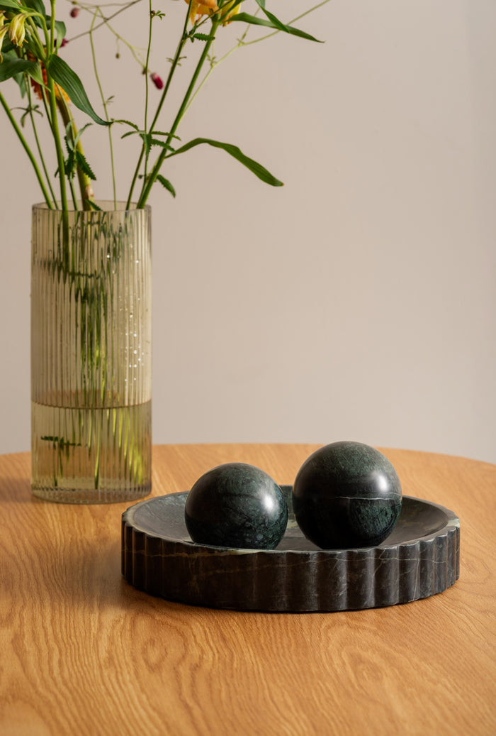 present time - Statue Ball Large