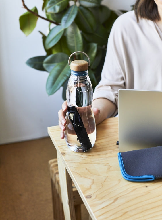 Black+Blum Eau Good Glazen Waterfles - 650ml - Blauw