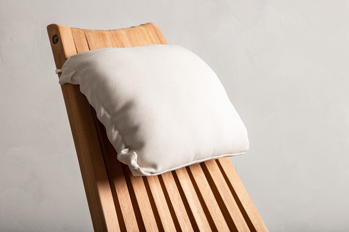 Nest outdoor Frida houten tuinstoel naturel - met hoofdkussen