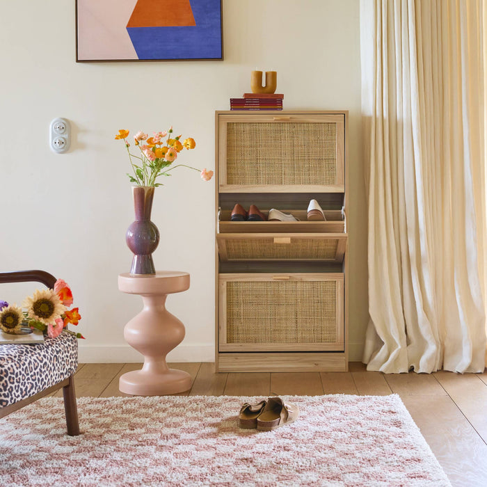 sweeek - Schoenenkast met 3 deuren, rotan en houten decor