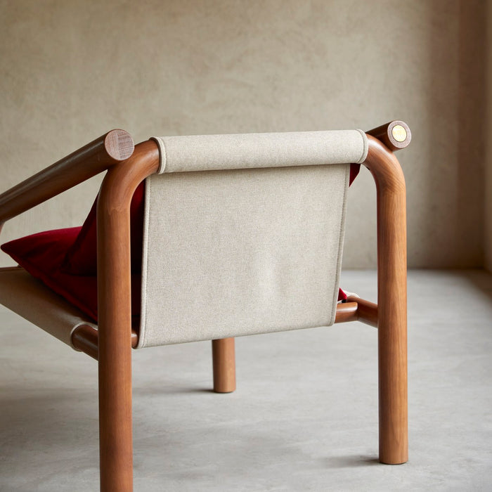 Tikamoon - Fauteuil van massief eikenhout en rood fluweel