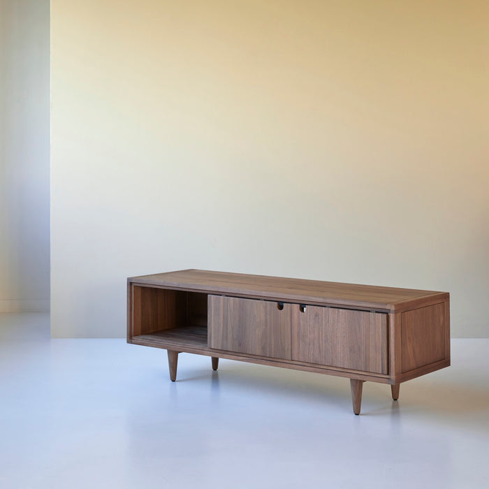 Tikamoon - Jonàk - Tv-meubel van massief notenhout 140 cm