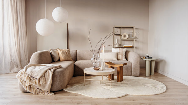 Zo maak je een wit interieur gezellig en warm