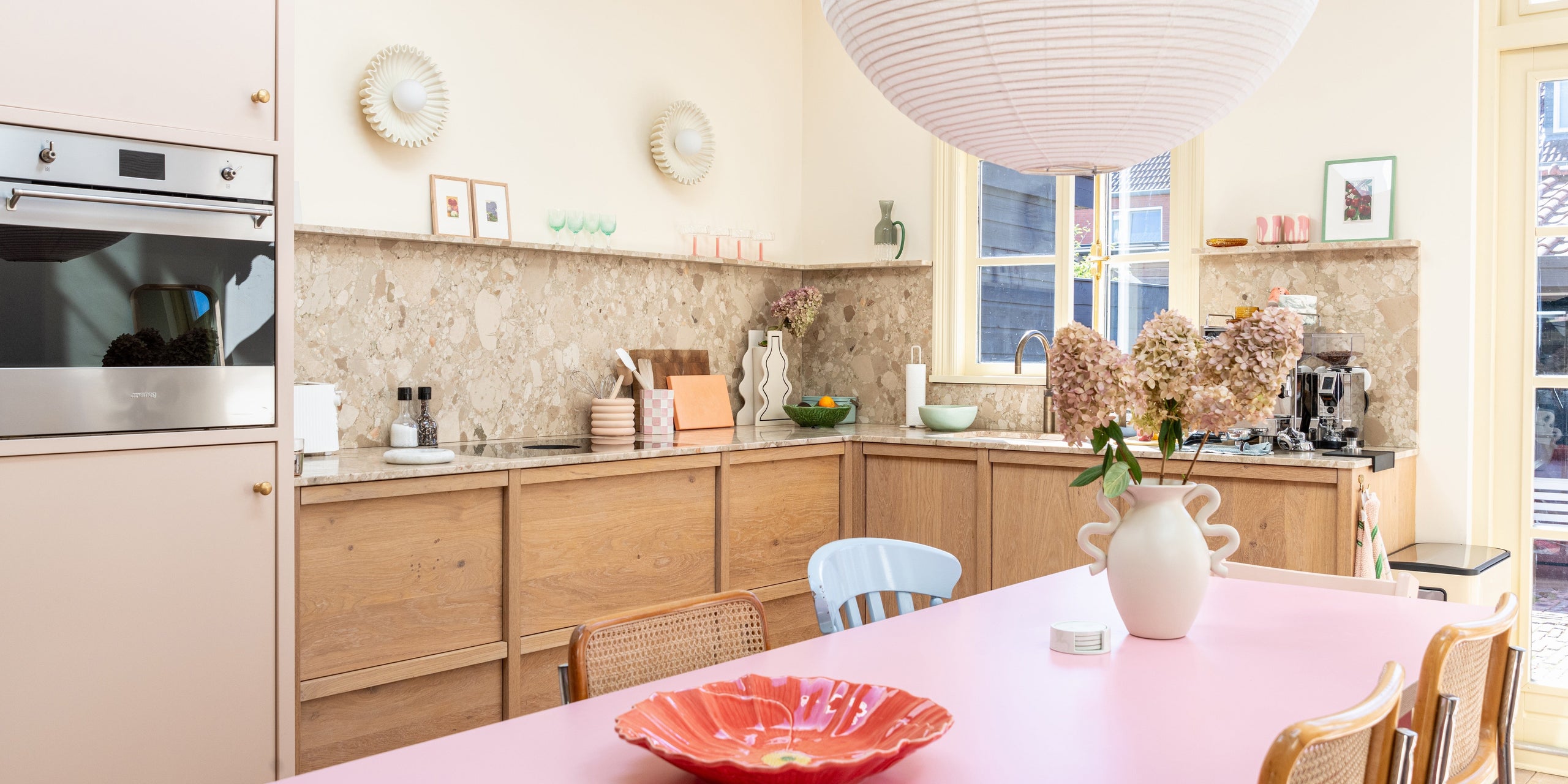 Binnenkijken in het pastelkleurige interieur van Kiki Rigters