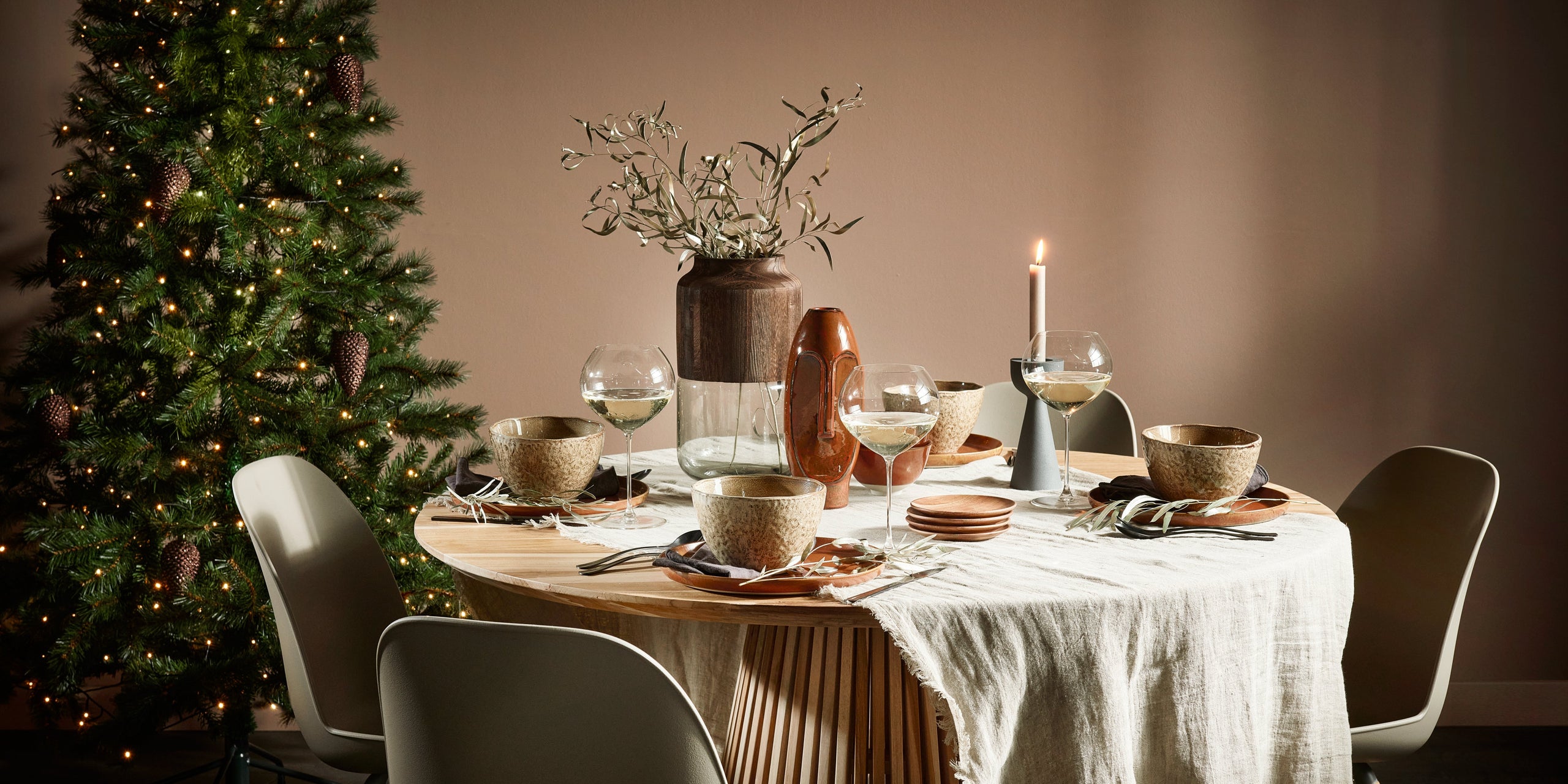 Shop de look: kerstdiner in bruintinten