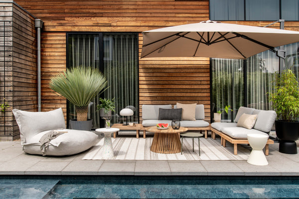 Binnen naar buiten halen doe je met deze meubels en accessoires!