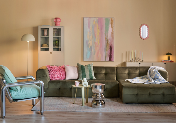 Shop de woonkamerlook: Groene bank, verfijnde balans