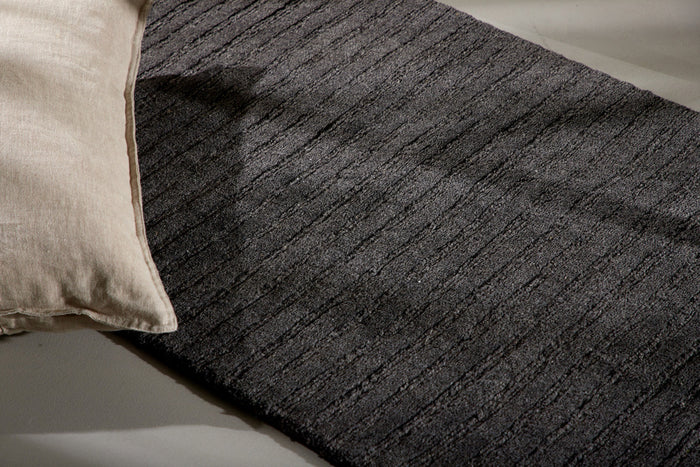 Fjôrd - Vloerkleed Donkergrijs - 200x70cm - Milton