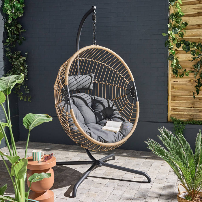 sweeek - Hangstoel, ei-vorm, van staal en polyester