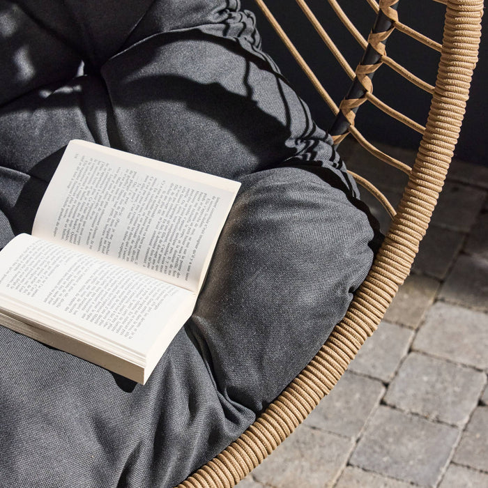 sweeek - Hangstoel, ei-vorm, van staal en polyester