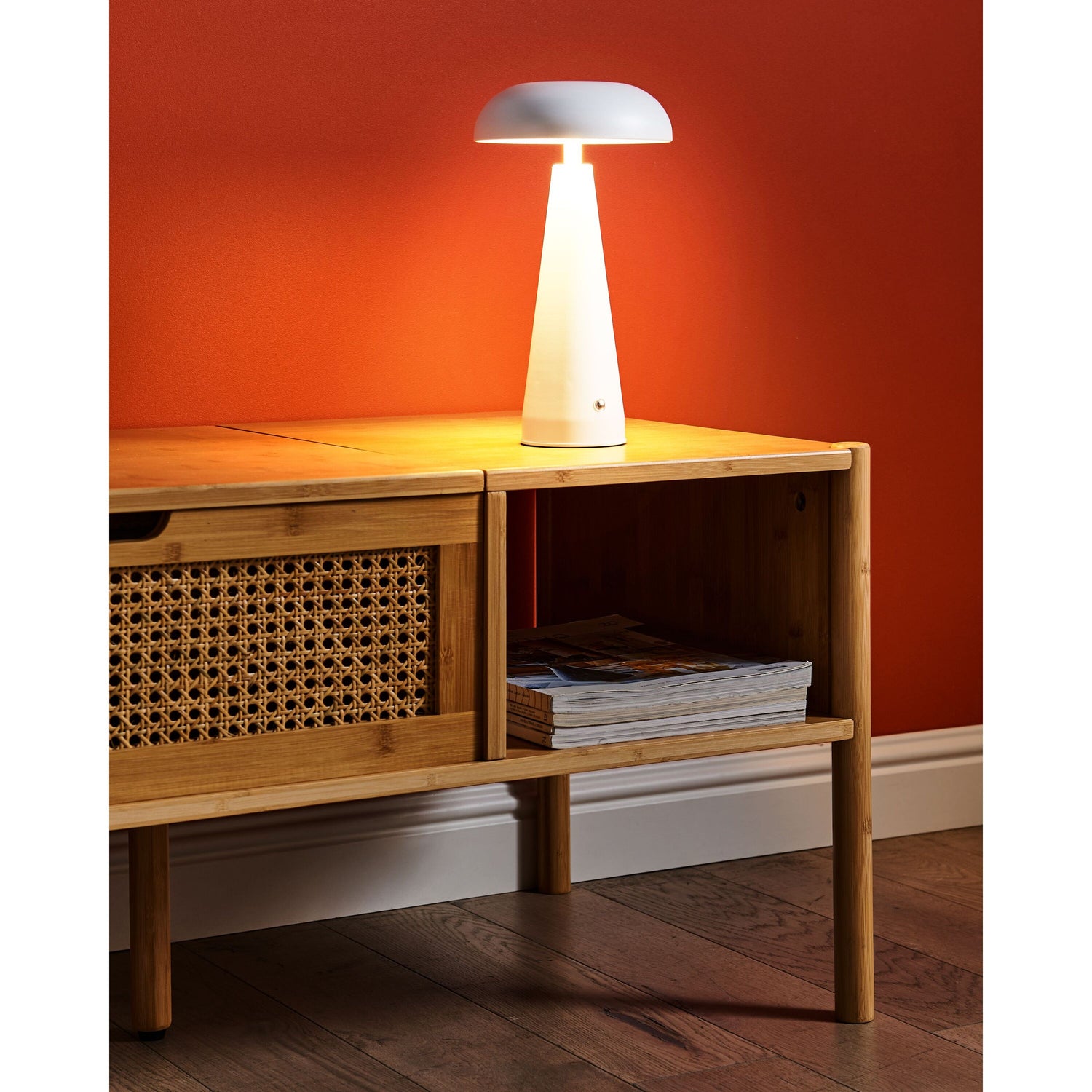 Beliani - BOCONO - Draadloze LED tafellamp - Wit - IJzer