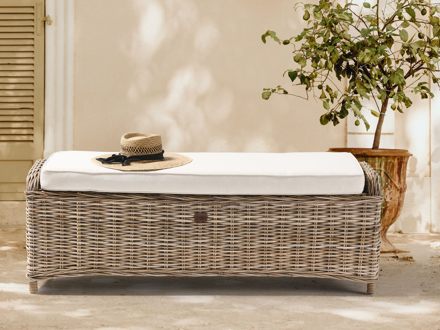Beliani - SUSUA - Ottomaan - Gebroken wit - Rotan