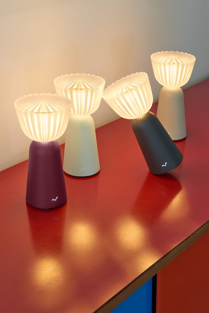 Fermob - Swiing - draadloze tafellamp - outdoor - H 20 cm - Cerise noire