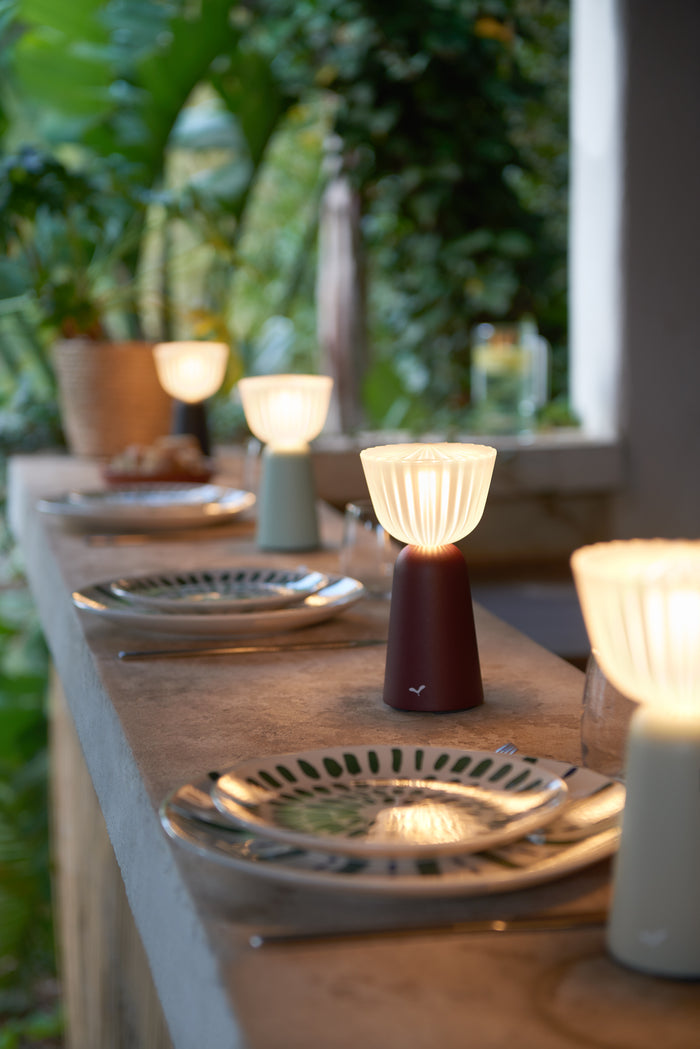 Fermob - Swiing - draadloze tafellamp - outdoor - H 20 cm - Cerise noire