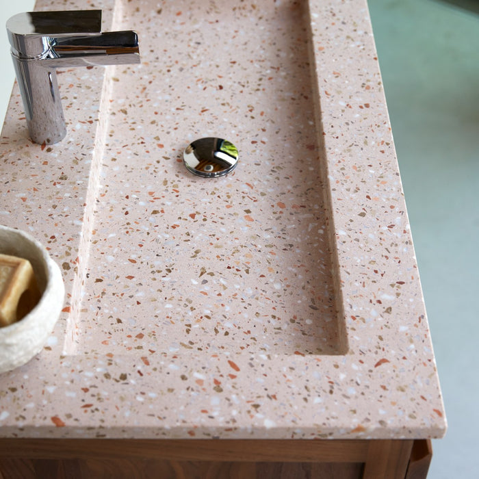Tikamoon - Badkamermeubel van massief walnoothout en terrazzo Pink 80