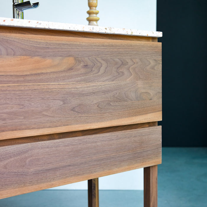 Tikamoon - Badkamermeubel van massief walnoothout en terrazzo Pink 80