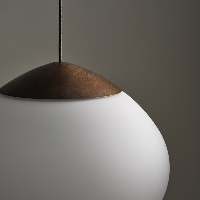 Bolia Acorn Hanglamp Ø 32 cm - Opaalglas - Donker Eiken