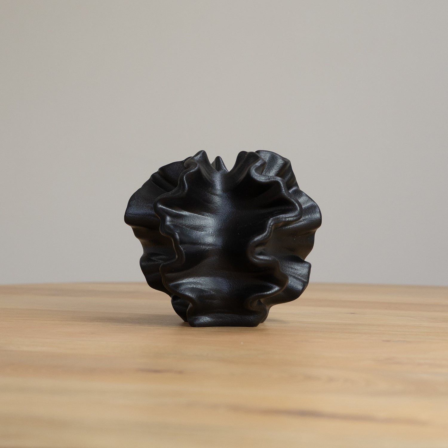 QUVIO Zwarte vaas - Decoratief object - Keramiek - Coral - Zwart