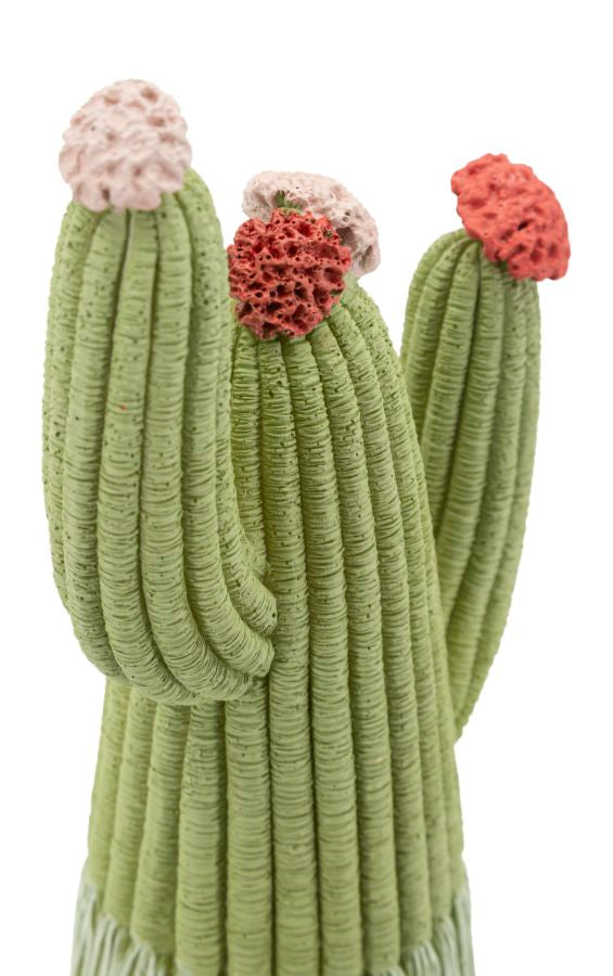 Cactusvormig beeldje van veelkleurige hars 10,5x6,5x20,5 cm