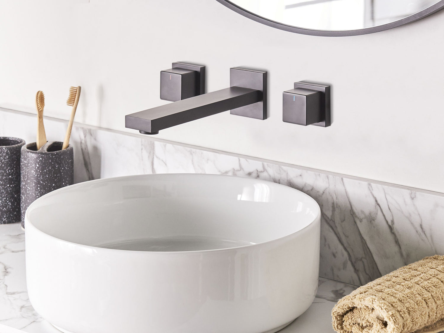 Beliani - PAILON - Wandgemonteerde mengkraan - Zwart - Messing