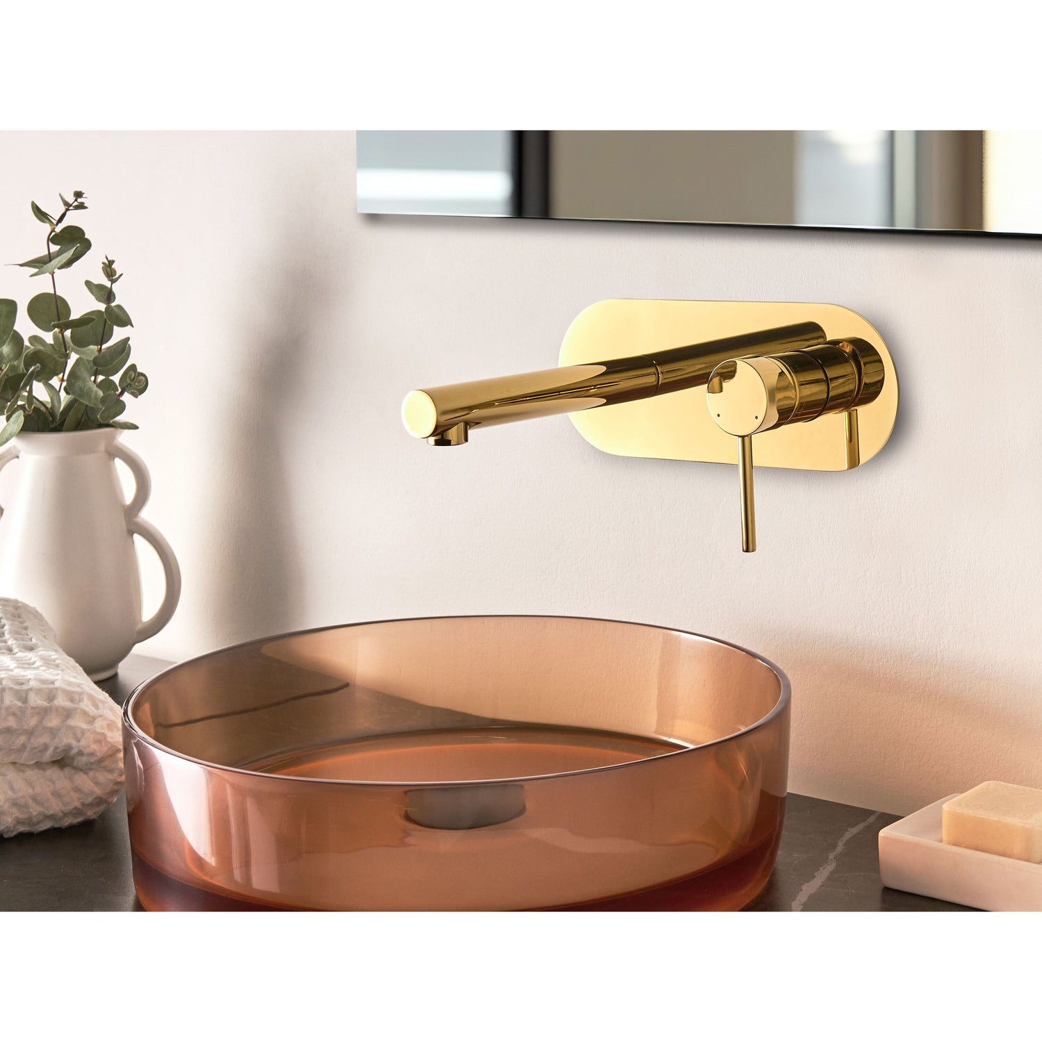 Beliani - CLAVIJO - Wandgemonteerde mengkraan - Goud - Messing