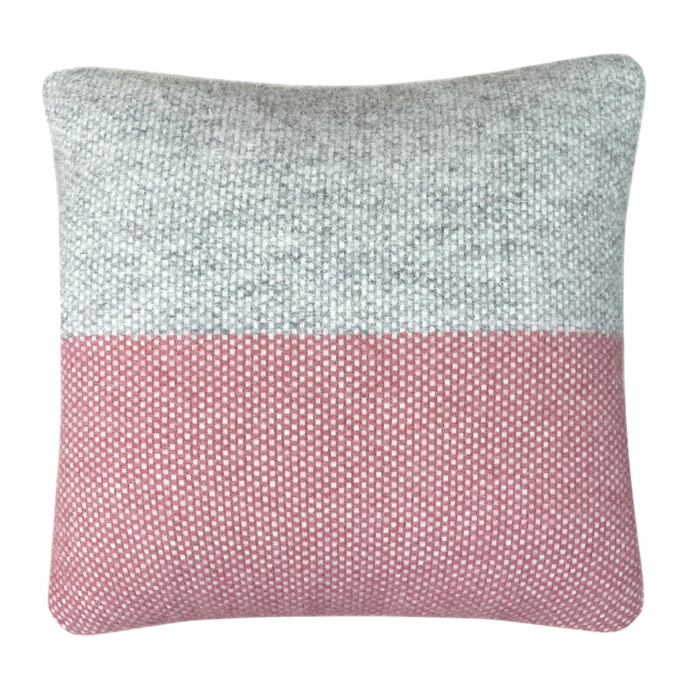 Malagoon Festivity Wool Sierkussen 45 x 45 cm - Dawn Pink