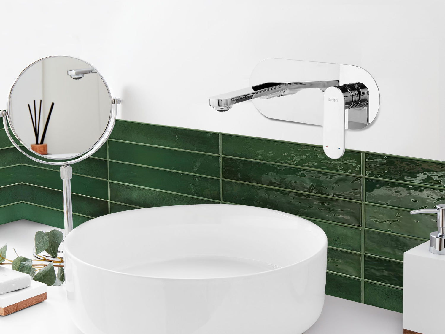 Beliani - CHAPALA - Wandgemonteerde mengkraan - Zilver - Messing