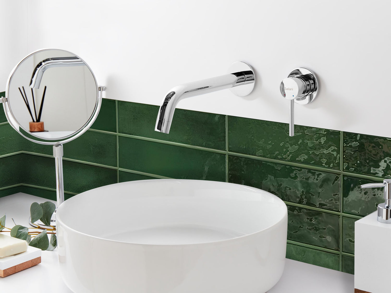 Beliani - TRAFUL - Wandgemonteerde mengkraan - Zilver - Messing