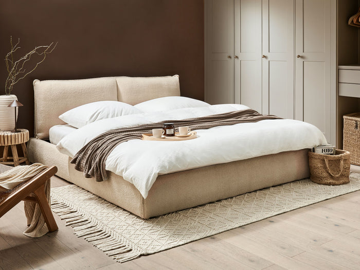 Beliani - VINAY - Tweepersoonsbed - Lichtbeige - 180 x 200 cm - Bouclé