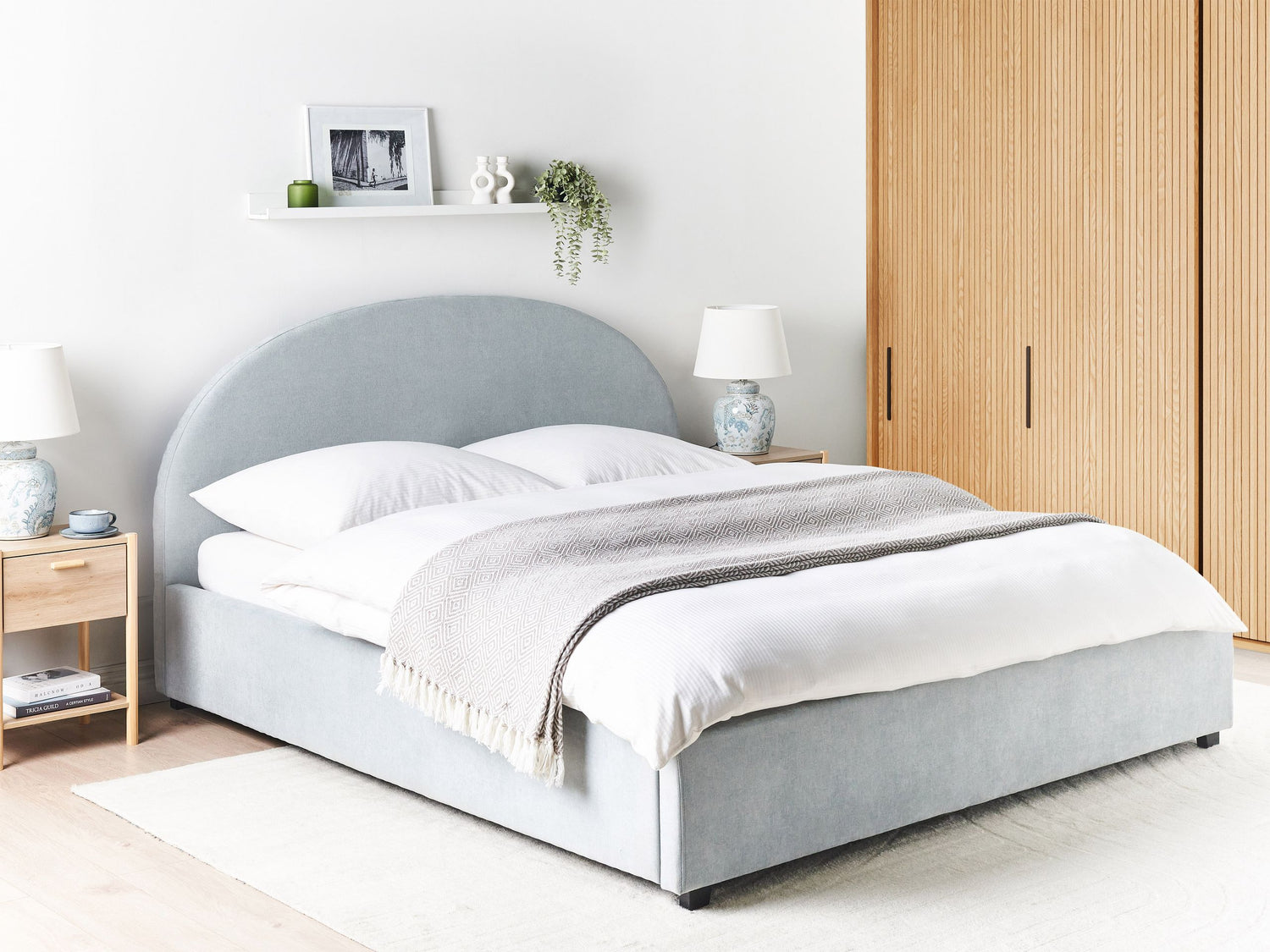 Beliani-VAUCLUSE-Bed met opbergruimte-Lichtblauw-180 x 200 cm-Stof