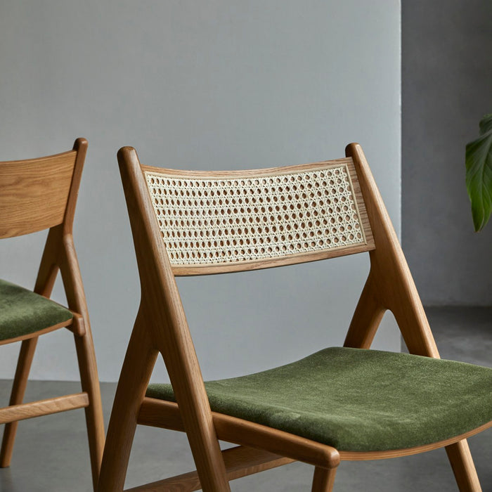 Tikamoon - Stoel in massief eikenhout en groen fluweel