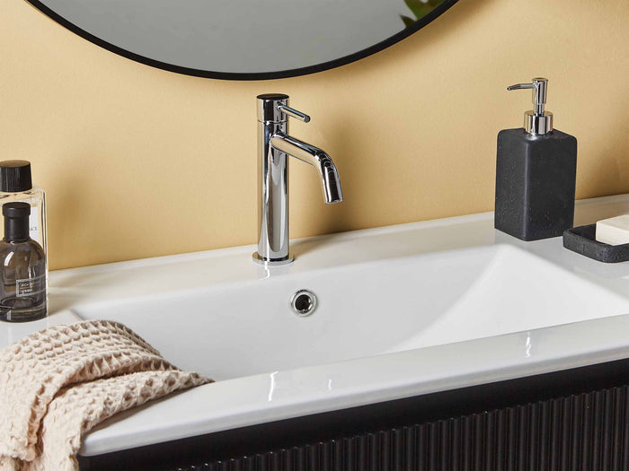 Beliani - SALINAS - Enkele wastafelkraan - Zilver - 18 cm - Messing