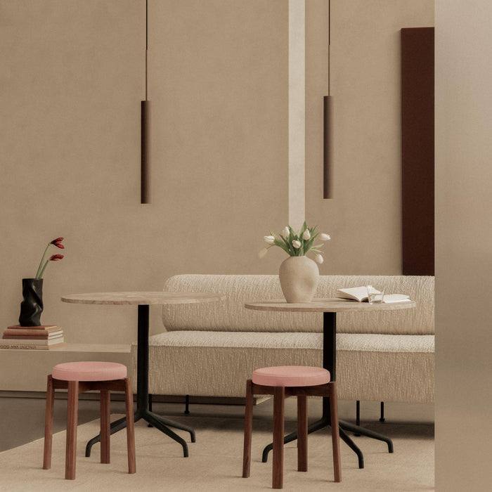 Audo Copenhagen Passage kruk H48 walnoot Bouclé Gold 06